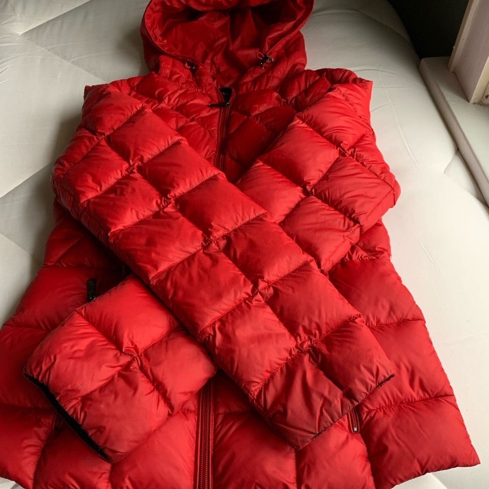 🌲Steve Madden Small Red Packable down puffer jacket with non removable hood🌲